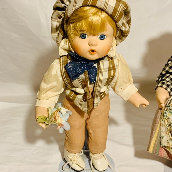 Collectible pioneer Boy & Girl 10” porcelain dolls - Picture 2 of 5